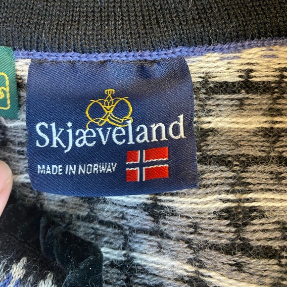 Skjaeveland Wool Sweater Ornate Front Closure - Picture 3 of 4